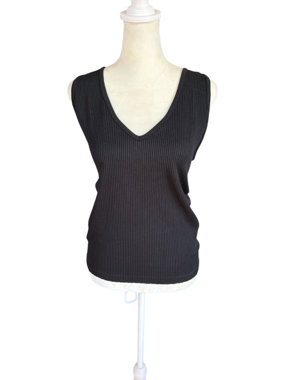Express Seamless black ribbed v-neck stretchy sleeveless tank top size large
